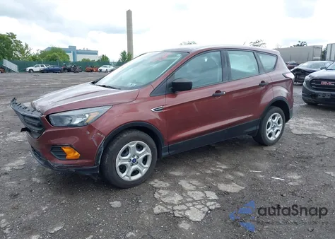 2018 Ford Escape S z USA, uszkodzony, nr VIN 1FMCU0F76JUC39404
